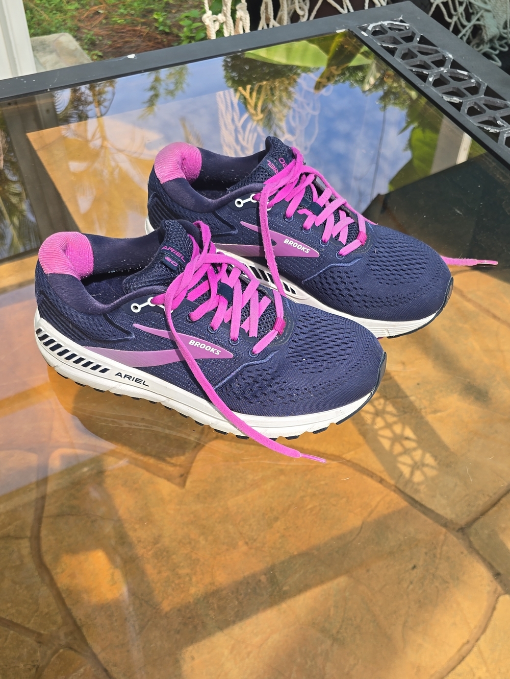 Brooks Ariel Women's Running Shoes - Navy with Pink Accents